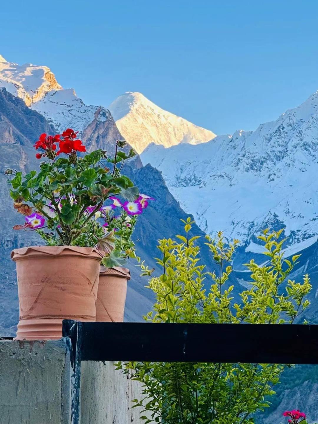 Old Hunza Inn Karimabad  Εξωτερικό φωτογραφία
